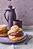 Cream puff with plums and chocolate cream