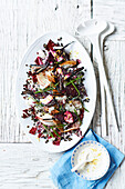 Rote-Bete-Salat mit geräucherter Makrele ud Meerrettich-Dressing