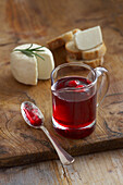 Shiraz wine jelly with cheese and bread