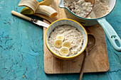 Porridge mit Bananen