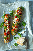 White bread with roasted chicken and cherry tomatoes