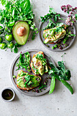 Toast with avocado, tomatoes and peas
