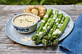 Green asparagus with hollandaise sauce and new potatoes