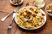 Creamy cauliflower-walnut spaghetti