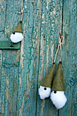 Handmade retro style Christmas decorations made of felt and wooden beads