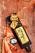 Pikanter-Lasagne-Kuchen mit Rinderhack, Käse, Lauch und Möhren
