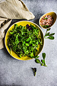 Blattsalat-Mischung als gesunde Mahlzeit zum Abnehmen