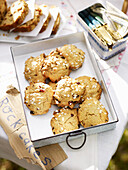 Rock Cakes mit Gewürzen und Hagelzucker