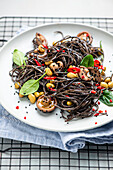 Schwarze-Bohnen-Spaghetti nach asiatische Art