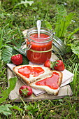 Raw strawberry jam