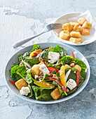 Spinach salad with cheese croutons