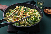 Ribbon noodles with spinach, creamy spinach sauce and fried onions (vegan)