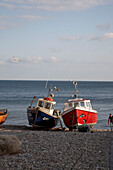 Fischerboote am Kiesstrand von Devon