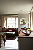 Sonnendurchflutetes Wohnzimmer mit Küchenarbeitsplatte aus Holz, Rye, Sussex