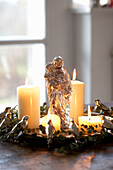 Advent wreath with golden statue of Madonna and child