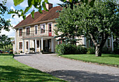 Außenansicht eines Landhauses in Mjolby, Schweden