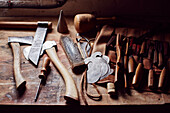 Holzbearbeitungswerkzeuge in der Werkstatt eines Künstlers in East Sussex