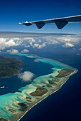 Luftaufnahme des Barriereriffs, Bora-Bora, Gesellschaftsinseln in Französisch-Polynesien