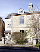 Steinfassade eines Doppelhauses in der Stadt Bath Somerset, England, UK