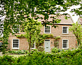 Backsteinfassade eines Landhauses in Northumbria, England, UK