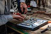 Das Atelier und der Garten des Künstlers Jim T. in Surrey, UK