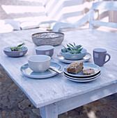 Table setting in the garden