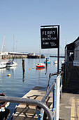 Fährenschild im Hafen von Weymouth, Dorset, Vereinigtes Königreich