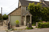 Außenansicht des Hauses Sone in Coombe, England, UK