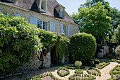 House exterior with neatly trimmed greenery