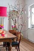 Weihnachtsdekoration im modernen Haus einer Familie in Odense, Dänemark