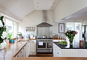 Backofen aus Edelstahl in einer modernen Küche in Sussex UK