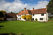 Freistehendes Bauernhaus in ländlicher Umgebung in Sussex England UK