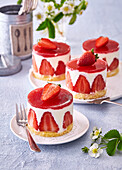 Cream cheese tartlets with strawberries