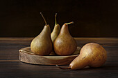 Platter of pears still life