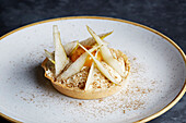 Pear tartlet with apricot