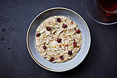Porridge with cranberries, pistachios and almonds