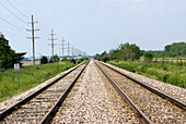 Converging railway tracks