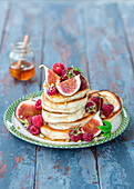 Pancakes with figs