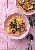 Vegan tomato-coconut curry with potatoes, mushrooms and courgettes
