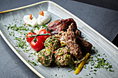 Mixed grilled meats with yoghurt