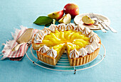 Apple cake with meringues