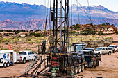 Well service crew on an oil well, Utah, USA