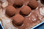 bliss balls - vegan chocolate treat