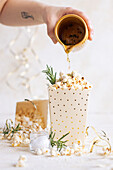 Popcorn with rosemary and butter