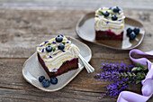 Cheesecake-Brownies mit Blaubeeren