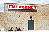 Emergency department sign at hospital