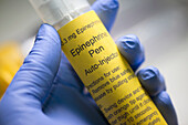 Epinephrine auto injector
