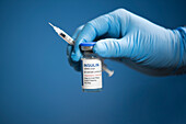 Human insulin and syringe