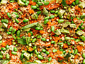 Oriental spiced quinoa salad with edamame and avocado (picture-filling)