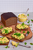 Wholewheat bread slices with egg paste, green peas, and mint